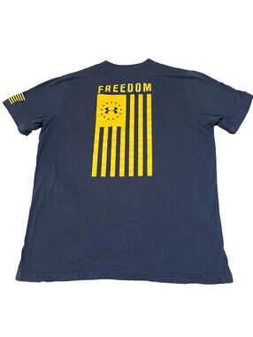 Under Armour Heat Gear Casual T Shirt Men XL FREEDOM USA Flag Navy Blue Yellow